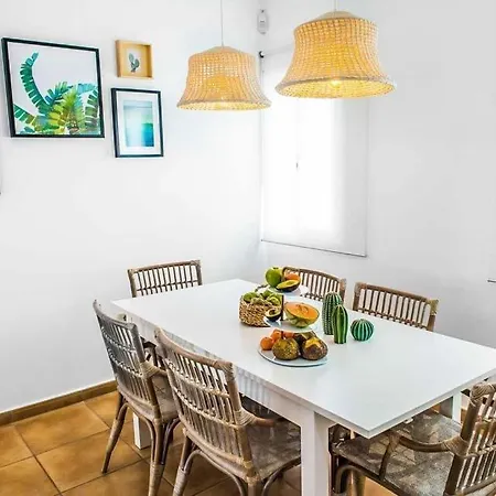 Villa Sleeps 10 Pool Wifi T808266