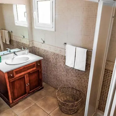 Villa Sleeps 10 Pool Wifi T808266 *